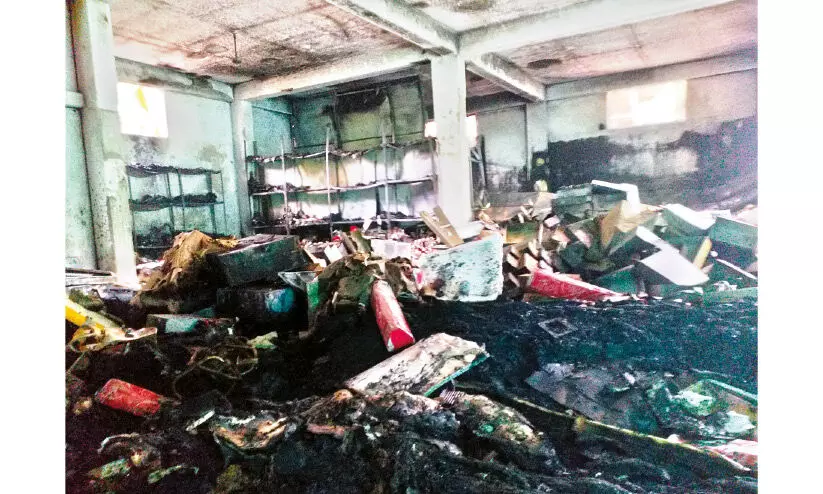 ഫറോക്ക് തുമ്പപ്പാടത്ത് തീപിടിത്തം; ഒരുകോടി രൂപയുടെ നാശനഷ്​ടം