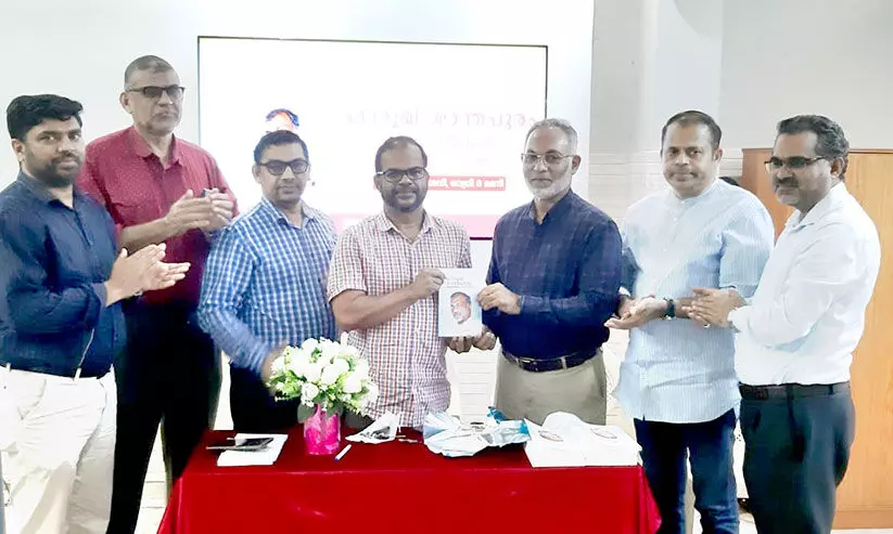 ഫാ​റൂ​ഖ് ശാ​ന്ത​പു​രം; സു​കൃ​ത​ങ്ങ​ളു​ടെ പാ​ഠ​പു​സ്ത​കം പ്ര​കാ​ശ​നം