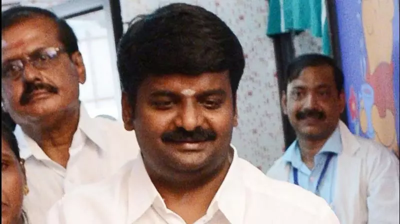 തമിഴ്​നാട്ടിലെ മുൻ മന്ത്രി കേരളത്തിൽ നിന്ന്​ സ്വർണം വാങ്ങിയതിന്​ രണ്ടര കോടി കമീഷൻ; അങ്ങനെയെങ്കിൽ ഇടപാട്​ എത്ര രൂപക്കായിരിക്കുമെന്ന്​ ഇ.ഡി