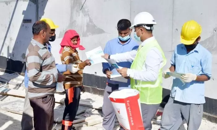 ഒമിക്രോൺ: ബോധവത്കരണം ശക്തം ഒമിക്രോൺ: ബോധവത്കരണം ശക്തം