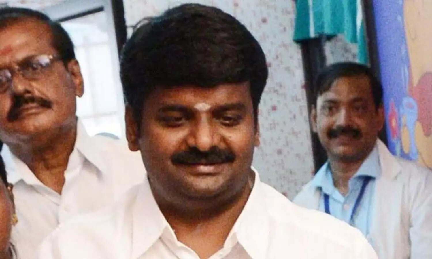 തമിഴ്​നാട്ടിലെ മുൻ മന്ത്രി കേരളത്തിൽ നിന്ന്​ സ്വർണം വാങ്ങിയതിന്​ രണ്ടര കോടി കമീഷൻ; അങ്ങനെയെങ്കിൽ ഇടപാട്​ എത്ര രൂപക്കായിരിക്കുമെന്ന്​ ഇ.ഡി