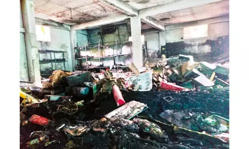 ഫറോക്ക് തുമ്പപ്പാടത്ത് തീപിടിത്തം; ഒരുകോടി രൂപയുടെ നാശനഷ്​ടം