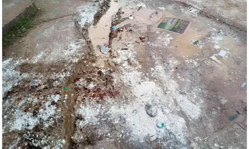 ബ​സ്​​സ്​​റ്റാ​ൻ​ഡി​ൽ കക്കൂസ് മാലിന്യം പൊട്ടിയൊഴുകുന്നു; യാത്രക്കാർ ദുരിതത്തിൽ