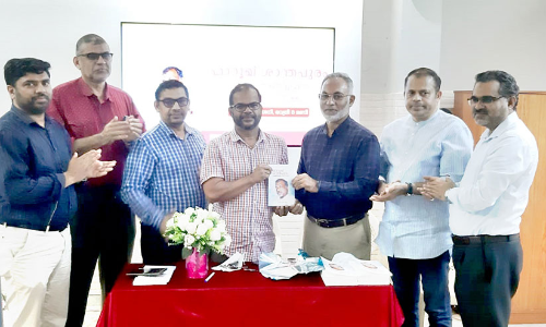 ഫാ​റൂ​ഖ് ശാ​ന്ത​പു​രം; സു​കൃ​ത​ങ്ങ​ളു​ടെ പാ​ഠ​പു​സ്ത​കം പ്ര​കാ​ശ​നം