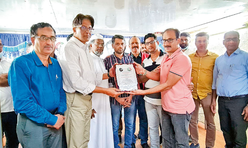 എ​ൻ.​എ. മു​നീ​റി​ന് കെ.​കെ.​എം.​എ ജ​ലീ​ബ് ബ്രാ​ഞ്ചി​െൻറ യാ​ത്ര​യ​യ​പ്പ്