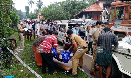 വയോധികന്‍റെ മൃതദേഹം റോഡരികിൽ കത്തിക്കരിഞ്ഞ നിലയിൽ