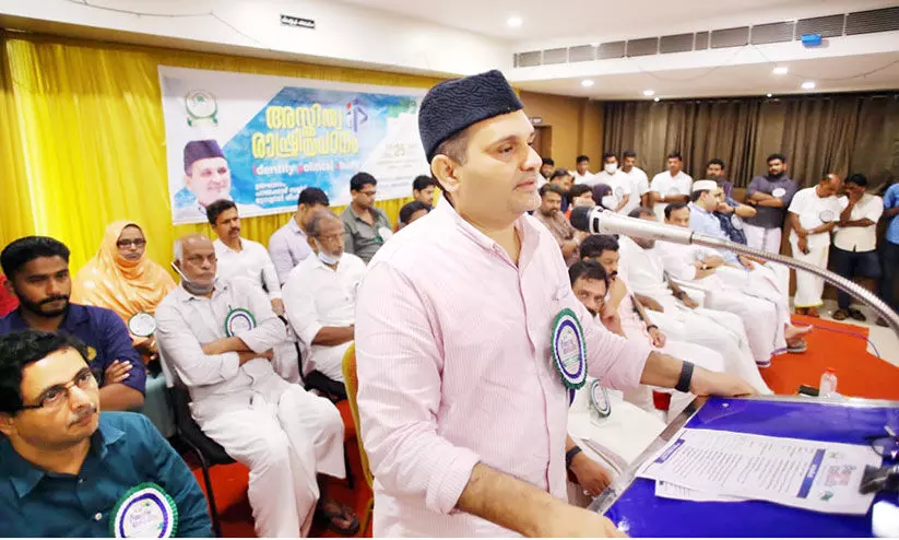 ച​രി​ത്ര​ബോ​ധ​ത്തോ​ടെ ത​ല​മു​റ​യെ വ​ള​ർ​ത്ത​ണം –മു​ന​വ്വ​റ​ലി ശി​ഹാ​ബ് ത​ങ്ങ​ൾ