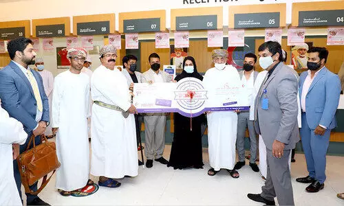 സു​ഹാ​ർ ബ​ദ​ർ അ​ൽ​സ​മാ ഹോ​സ്പി​റ്റ​ൽ സീ​നി​യ​ർ സി​റ്റി​സ​ൺ​സ് പ്രി​വി​ലേ​ജ് കാ​ർ​ഡ് പു​റ​ത്തി​റ​ക്കി