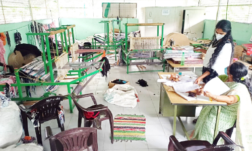 ആര്യങ്കാവിലെ സ്വയംസംരംഭകരായ വനിതകൾ കടക്കെണിയിലേക്ക്