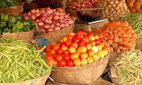 വീ​ണ്ടും കു​തി​ച്ച്​ പ​ച്ച​ക്ക​റി വി​ല