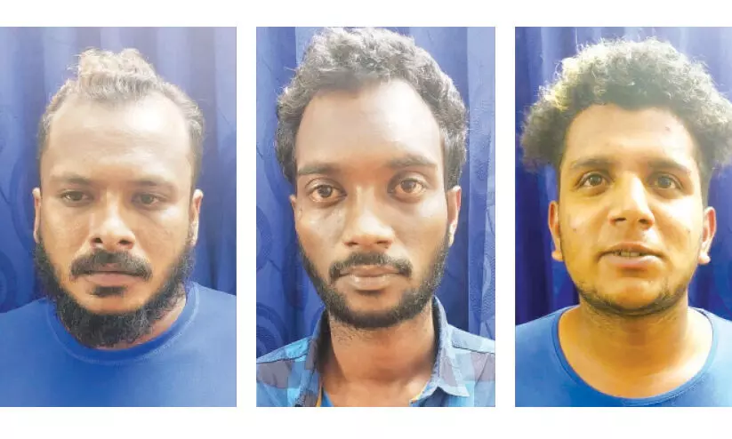 തലക്കടിച്ച് പരിക്കേല്പ്പിച്ച കേസ്; മൂന്ന് പ്രതികള് അറസ്റ്റില് തലക്കടിച്ച് പരിക്കേല്പ്പിച്ച കേസ്; മൂന്ന് പ്രതികള് അറസ്റ്റില്