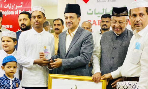 കാ​ലി​ഗ്ര​ഫി​യി​ൽ മി​ക​വ്: വി​ദ്യാ​ർ​ഥി​യെ അ​നു​മോ​ദി​ച്ചു