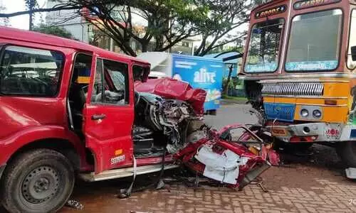 മലപ്പുറത്ത് നിർത്തിയിട്ട ചരക്ക് ലോറിയിൽ വാൻ ഇടിച്ച് ആറ് പേർക്ക് പരിക്ക് മലപ്പുറത്ത് നിർത്തിയിട്ട ചരക്ക് ലോറിയിൽ വാൻ ഇടിച്ച് ആറ് പേർക്ക് പരിക്ക്