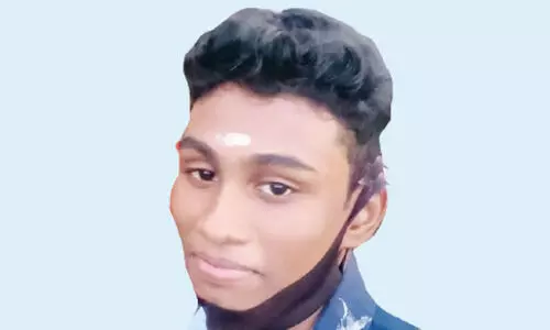 പ്ല​സ് വ​ൺ വി​ദ്യാ​ര്‍ഥി തൂ​ങ്ങി​മ​രി​ച്ച നി​ല​യി​ൽ