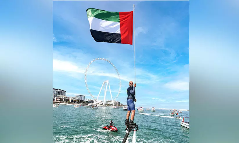 വിസ്​മയക്കാഴ്​ചയൊരുക്കി ദുബൈ മറീനയിൽ ദേശീയ ദിനാഘോഷം