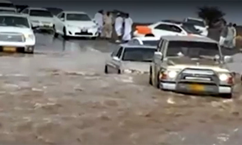 വാ​ദി​യി​ൽ കു​ടു​ങ്ങി​യ മൂ​ന്നു​പേ​രെ ര​ക്ഷ​പ്പെ​ടു​ത്തി