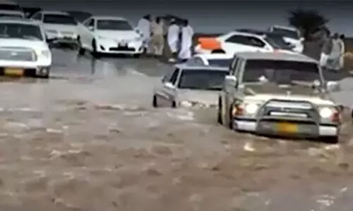 വാ​ദി​യി​ൽ കു​ടു​ങ്ങി​യ മൂ​ന്നു​പേ​രെ ര​ക്ഷ​പ്പെ​ടു​ത്തി