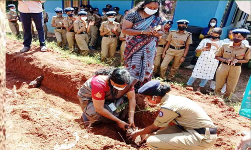 പൊലീസ് സ്റ്റേഷന്‍ വളപ്പില്‍ വാഴ കൃഷിയുമായി കുട്ടി​പൊലീസ്​