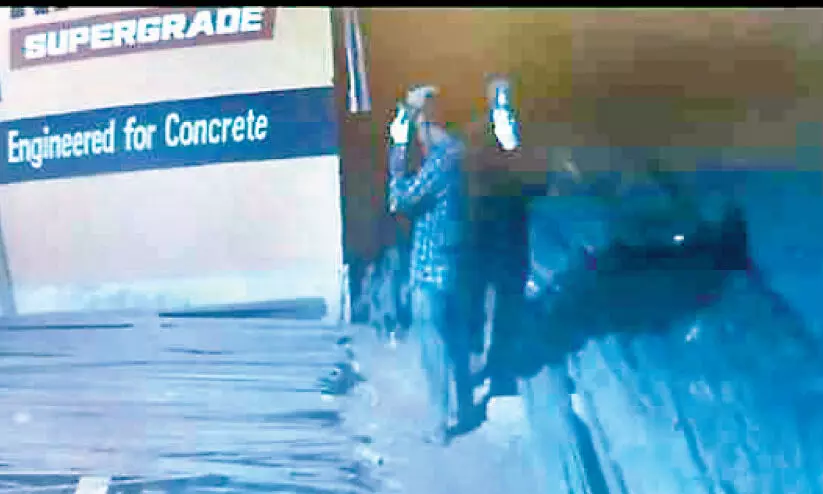 ഹാർഡ്​വെയർ ഷോപ്പിൽ മോഷണം; മോഷ്​ടാക്കളുടെ ദൃശ്യം കാമറയിൽ