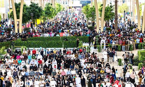 എ​ക്​​സ്​​പോ​യി​ലേ​ക്ക്​ ജ​ന​പ്ര​വാ​ഹം