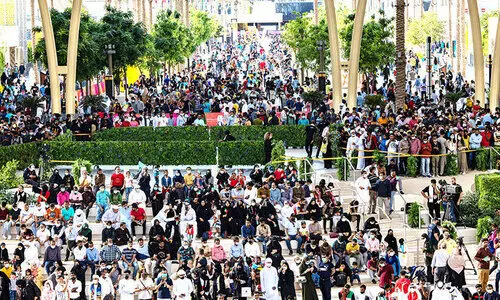 എ​ക്​​സ്​​പോ​യി​ലേ​ക്ക്​ ജ​ന​പ്ര​വാ​ഹം