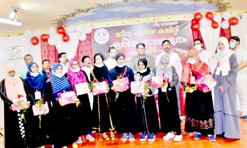 ന​വോ​ദ​യ മ​ദീ​ന ഏ​രി​യ ക​മ്മി​റ്റി ന​ഴ്സു​മാ​രെ ആ​ദ​രി​ച്ചു