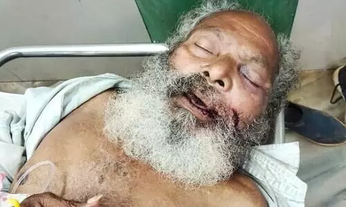 എല്ലാവരും നോക്കിനിന്നു; കരുണ വറ്റാതെ അനിത മാ​ത്രം