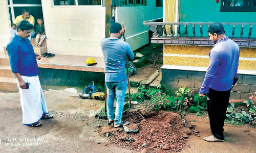 കു​ട്ടി​ക​ളു​ടെ പ​രാ​തി​യി​ൽ ന​ട​പ​ടി സ്വീ​ക​രി​ച്ച് സ്പീ​ക്ക​ർ