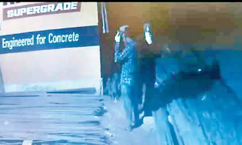 ഹാർഡ്​വെയർ ഷോപ്പിൽ മോഷണം; മോഷ്​ടാക്കളുടെ ദൃശ്യം കാമറയിൽ