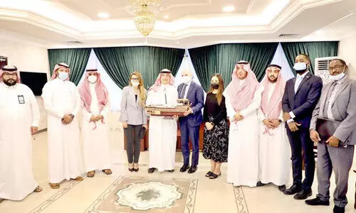 യു.എസ് കോൺസൽ ജനറൽ യാംബു റോയൽ കമീഷൻ സന്ദർശിച്ചു