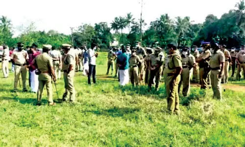 ക്ഷേത്രം ഏറ്റെടുക്കുന്നത് തടഞ്ഞു, ഓങ്ങല്ലൂർ കടപ്പറമ്പത്ത് കാവിൽ സംഘർഷാവസ്ഥ