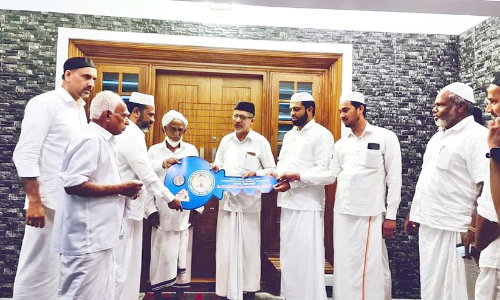 കെ.​ഐ.​സി പ്ര​വ​ര്‍ത്ത​ക​നൊ​രു വീ​ട് താ​ക്കോ​ല്‍ദാ​നം