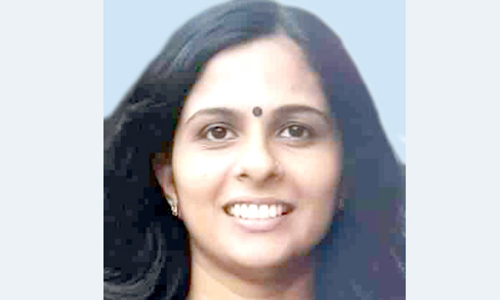 അ​ഭി​ഭാ​ഷ​ക കു​ഴ​ഞ്ഞു​വീ​ണ്​ മ​രി​ച്ചു