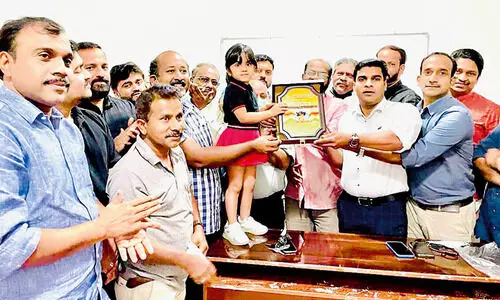 ല​ഹ​ൻ ല​ത്തീ​ഫി​ന്​ ഇ​ൻ​കാ​സി​െൻറ ഉപഹാരം