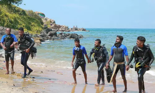 ഭിന്നശേഷി ദിനത്തിൽ കടലിൽ മുങ്ങാംകുഴിയിട്ട്​ മൂവർ സംഘം