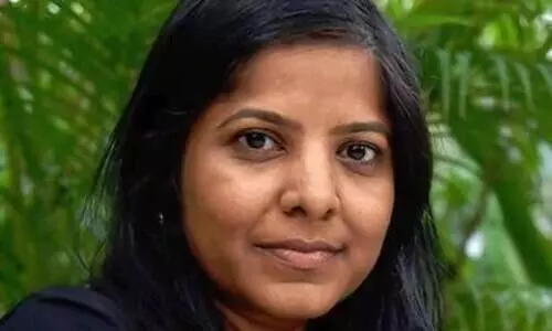 ലീന മണിമേഖലയുടെ പാസ്‌പോർട്ട് തിരികെ നൽകാൻ ഹൈകോടതി ഉത്തരവ്