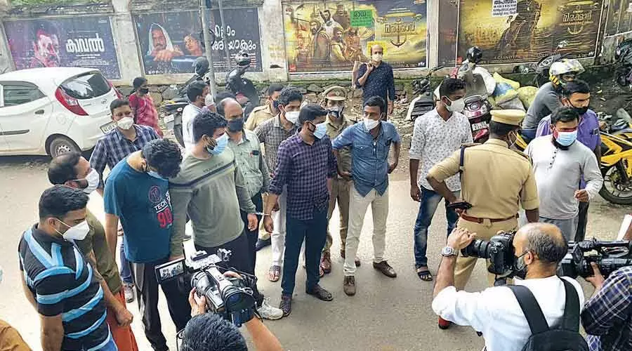 ഒരുകിലോ സ്വർണക്കവർച്ച; ആറ്​ പ്രതികളുമായി പൊലീസ്​ തെളിവെടുപ്പ്​ നടത്തി