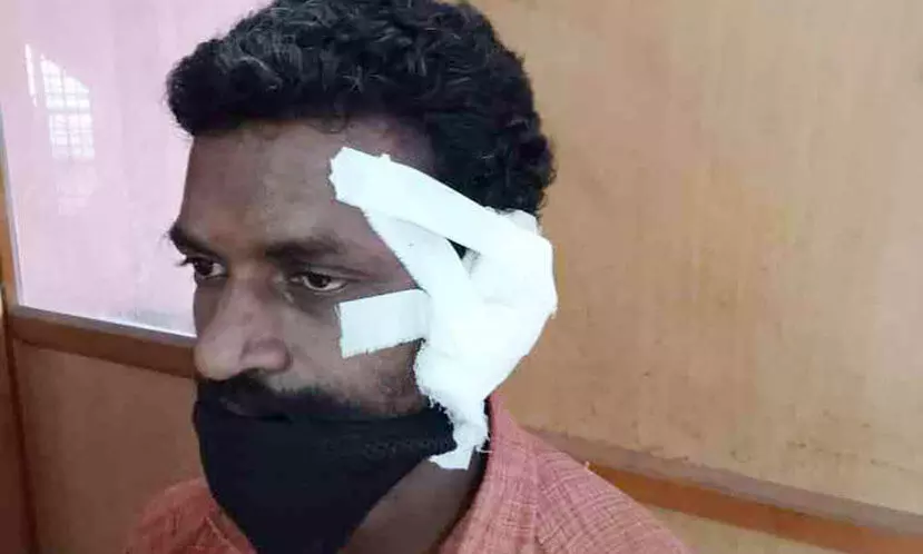 പരാതിക്കാരനായ ദലിത് യുവാവിനെ പ്രതികൾക്കൊപ്പം ലോക്കപ്പിൽ നിർത്തി കൊട്ടാരക്കര സി.ഐ പരാതിക്കാരനായ ദലിത് യുവാവിനെ പ്രതികൾക്കൊപ്പം ലോക്കപ്പിൽ നിർത്തി കൊട്ടാരക്കര സി.ഐ