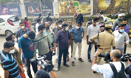 ഒരുകിലോ സ്വർണക്കവർച്ച; ആറ്​ പ്രതികളുമായി പൊലീസ്​ തെളിവെടുപ്പ്​ നടത്തി