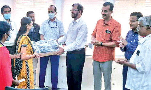 Syndicate members donate a new laptop to Soojya