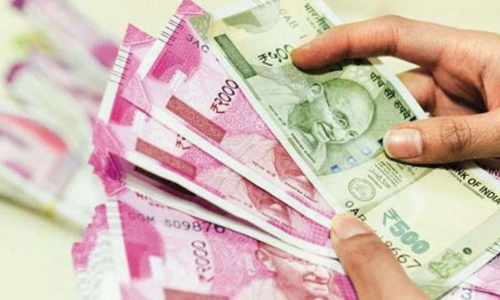 ബൈക്കിൽ രഹസ്യ അറകളിൽ കടത്തിയ പണം പിടികൂടി