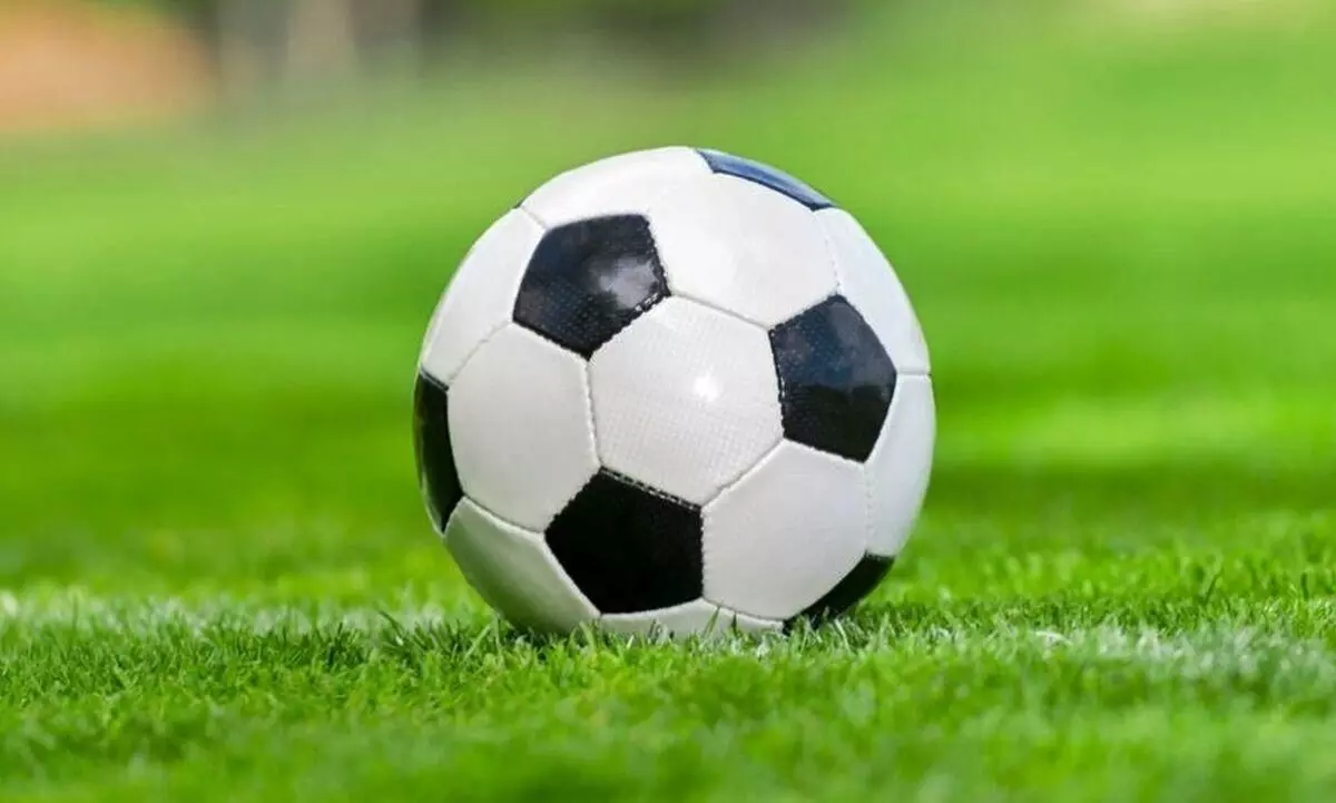 യു​വാ​വി​െൻറ ചി​കി​ത്സ​ക്കാ​യി പ​ന്തു​രു​ളു​ന്നു