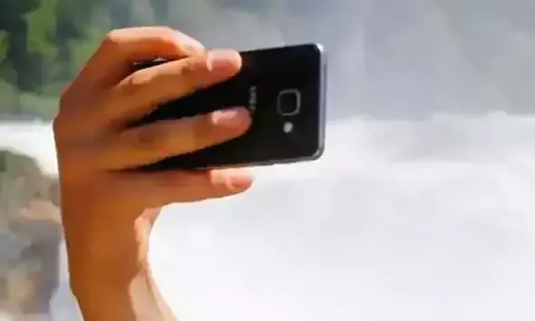​ട്രെയിനിന്​ മുന്നിൽ സെൽഫി; യുവാക്കൾക്ക്​ ദാരുണാന്ത്യം