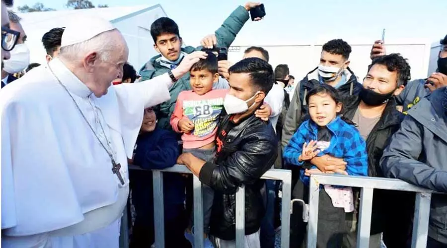 അഭയാർഥികളോടുള്ള യൂറോപ്പിെൻറ മനോഭാവത്തെ വിമർശിച്ച് മാർപാപ്പ അഭയാർഥികളോടുള്ള യൂറോപ്പിെൻറ മനോഭാവത്തെ വിമർശിച്ച് മാർപാപ്പ