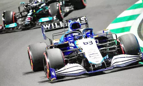 കരുത്തുതെളിയിച്ച്​​ ലൂ​യി​സ്​ ഹാ​മി​ൽ​ട്ട​ൽ