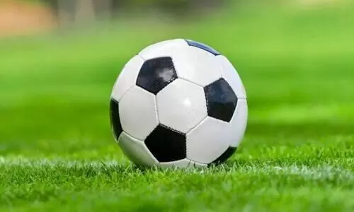 യു​വാ​വി​െൻറ ചി​കി​ത്സ​ക്കാ​യി പ​ന്തു​രു​ളു​ന്നു