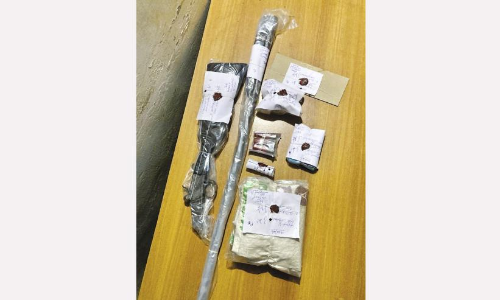 ഓട്ടോയിൽനിന്ന് നാടൻ തോക്കും തിരകളും പിടികൂടി