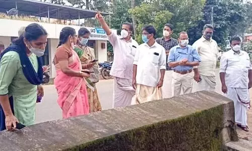 ആര്യങ്കാവിൽ വെള്ളം കയറിയ പ്രദേശങ്ങൾ തഹസിൽദാർ സന്ദർശിച്ചു