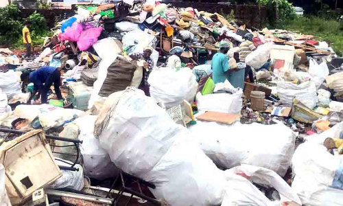 കാരുണ്യത്തിനായി ആക്രി പെറുക്കി സ്വരൂപിച്ചത്​ 10 ലക്ഷം