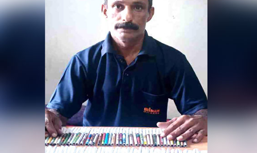 കടലാസ്​ പേന​യിൽ ജീവിതസ്വപ്‌നങ്ങൾ നെയ്​ത്​ ജലീൽ